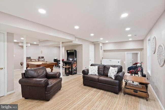 Building Photo - 10303 Bear Creek Dr