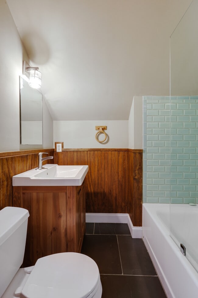 Building Photo - 145 Hendrix Ave