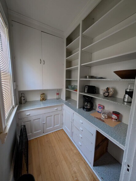 Building Photo - 2621 S Howell Ave