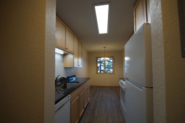 Building Photo - Modern Elegance Meets Comfort – Beautifully Renovated Two-Bedroom