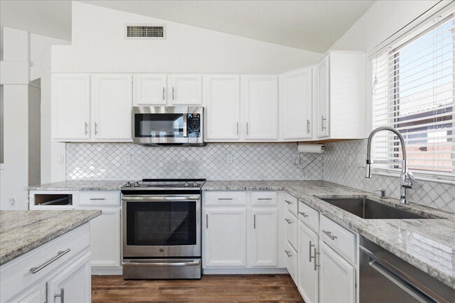 Building Photo - 4414 E Villa Rita Dr