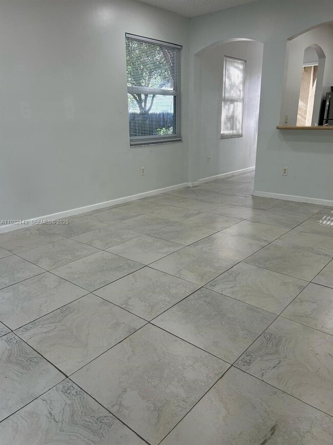 Building Photo - 4295 NE 10th Ct