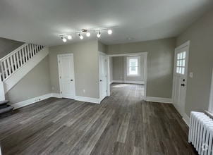 Building Photo - Single Family Home Available for Rent in t...