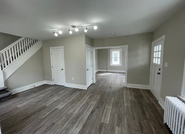 Building Photo - Single Family Home Available for Rent in t...
