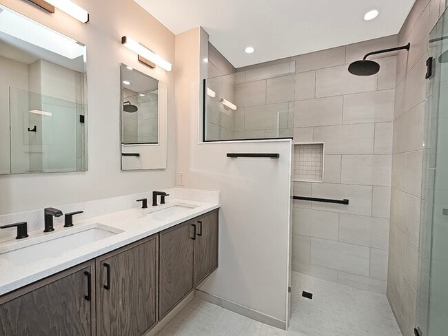 Building Photo - 1453 Squirrel Hill Ave