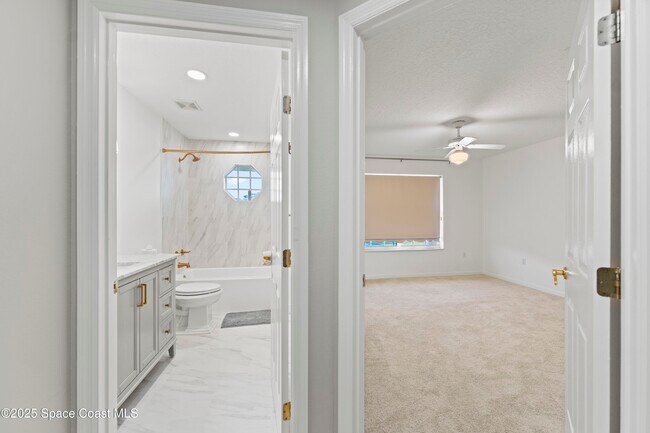 Building Photo - 500 Hidden Hollow Dr