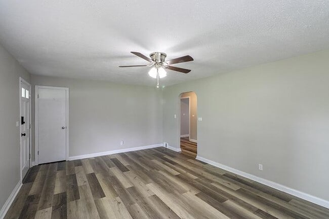 Building Photo - 4801 Oak Park Dr