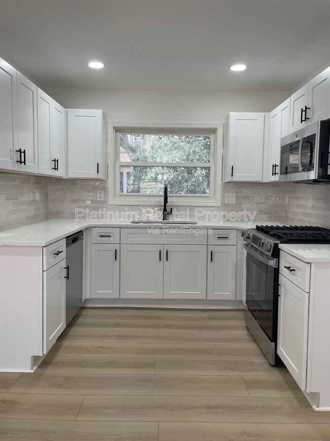 Building Photo - 1245 Shore Dr SW