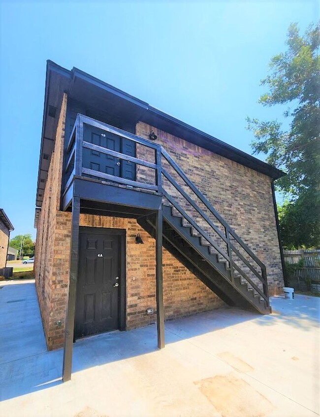 Building Photo - New 3 Bed 2 Bath Duplexes SW 40th & Shield...