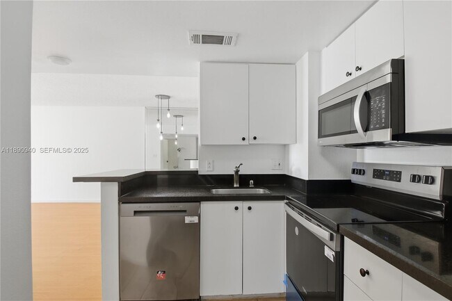 Building Photo - 770 Claughton Island Dr