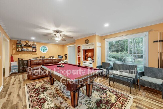 Building Photo - 1186 Crestbrook Dr