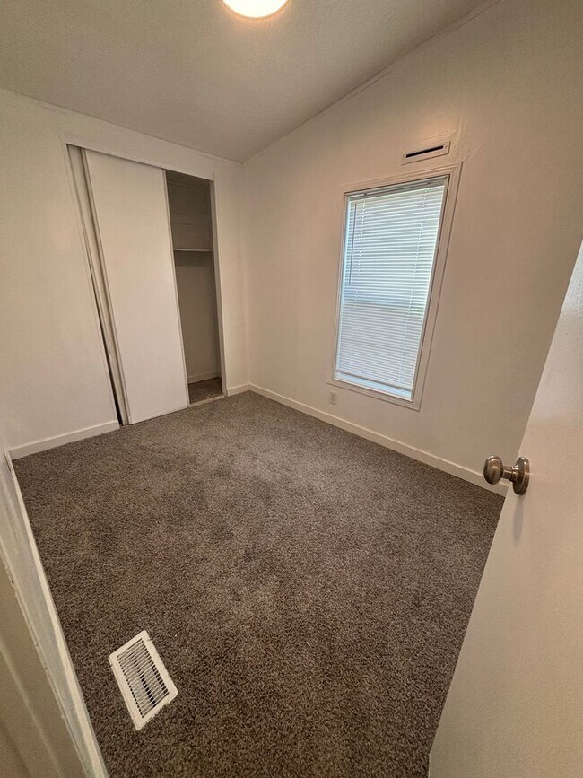 Building Photo - Fully upgraded and remodeled. Coming Soon!