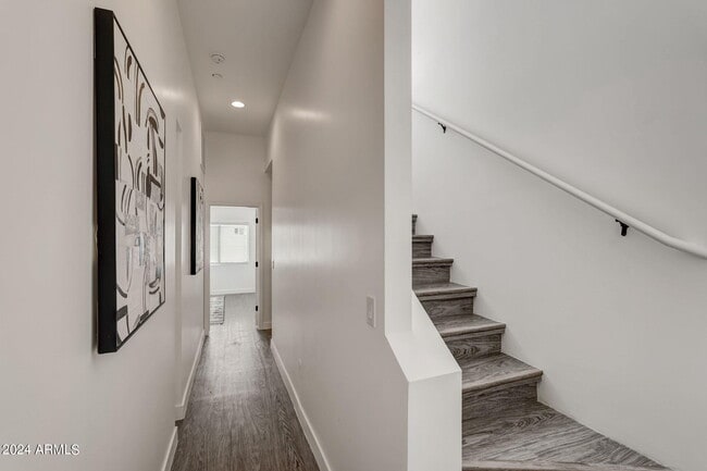 Building Photo - 3645 E Earll Dr