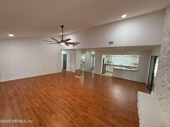 Building Photo - 10511 Tanglewilde Dr W