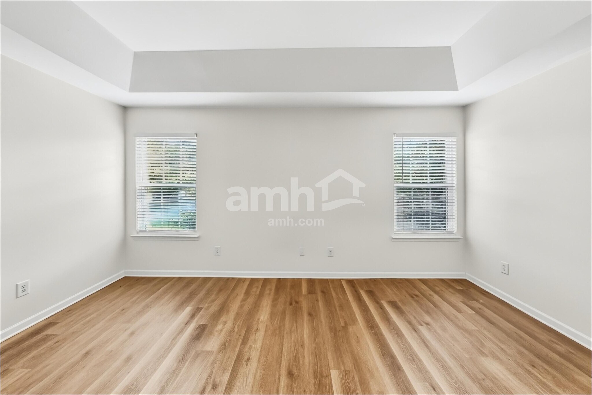 Building Photo - 1042 Vanguard Dr