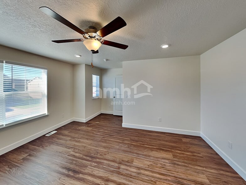 Building Photo - 2357 Surry Way
