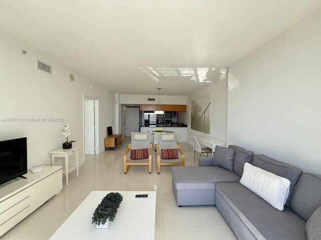 Building Photo - 1750 N Bayshore Dr