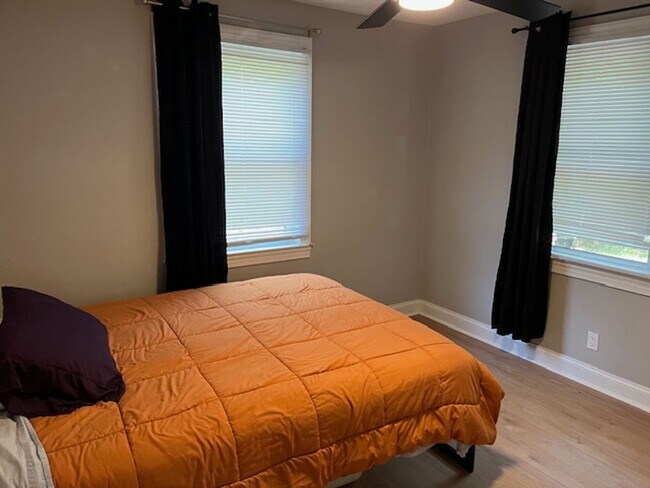 Building Photo - Fully furnished