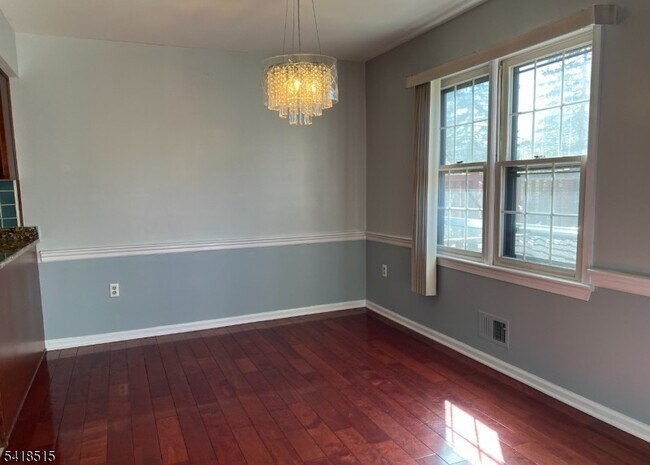 Building Photo - 64 Goldfinch Dr