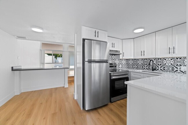 Building Photo - 1951 NE 51st St