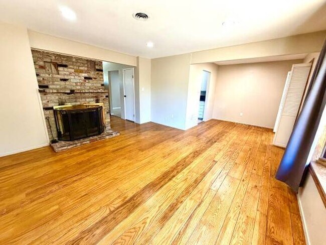 Building Photo - 785 Duke Cir