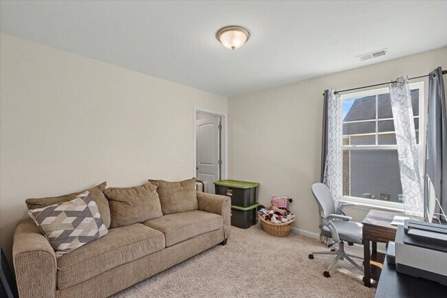 Building Photo - Stunning 5 Bed/3.5 Bath Home in Buckhead East