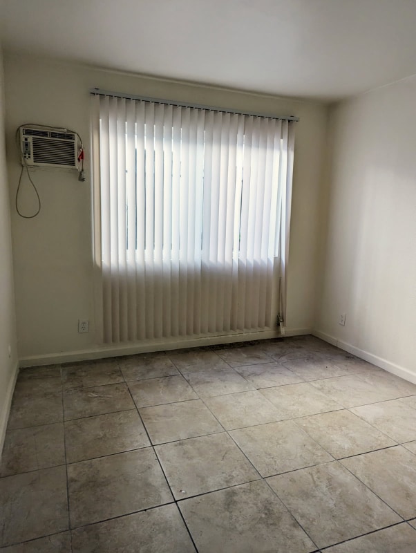 Building Photo - 3332 Drew St