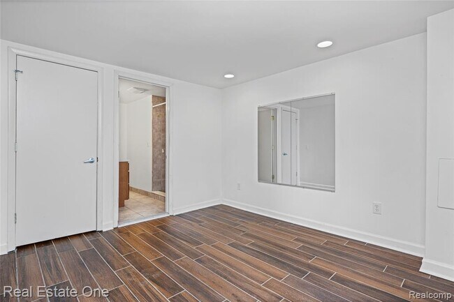 Building Photo - 3954 N Ellamae Rd