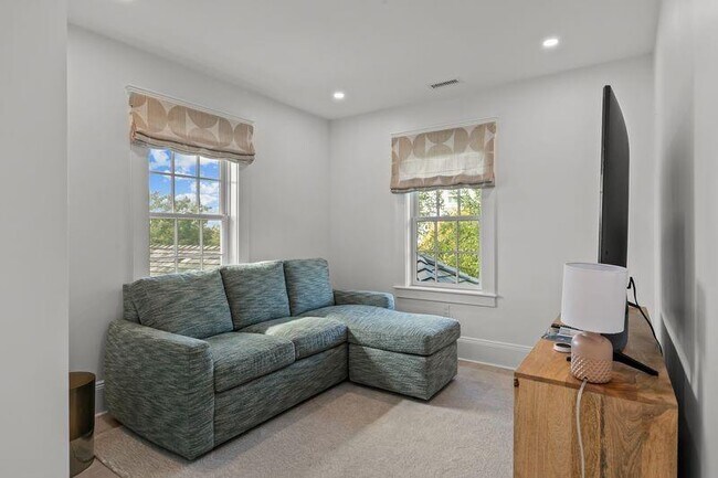 Building Photo - 45 Carnegie Abbey Ln