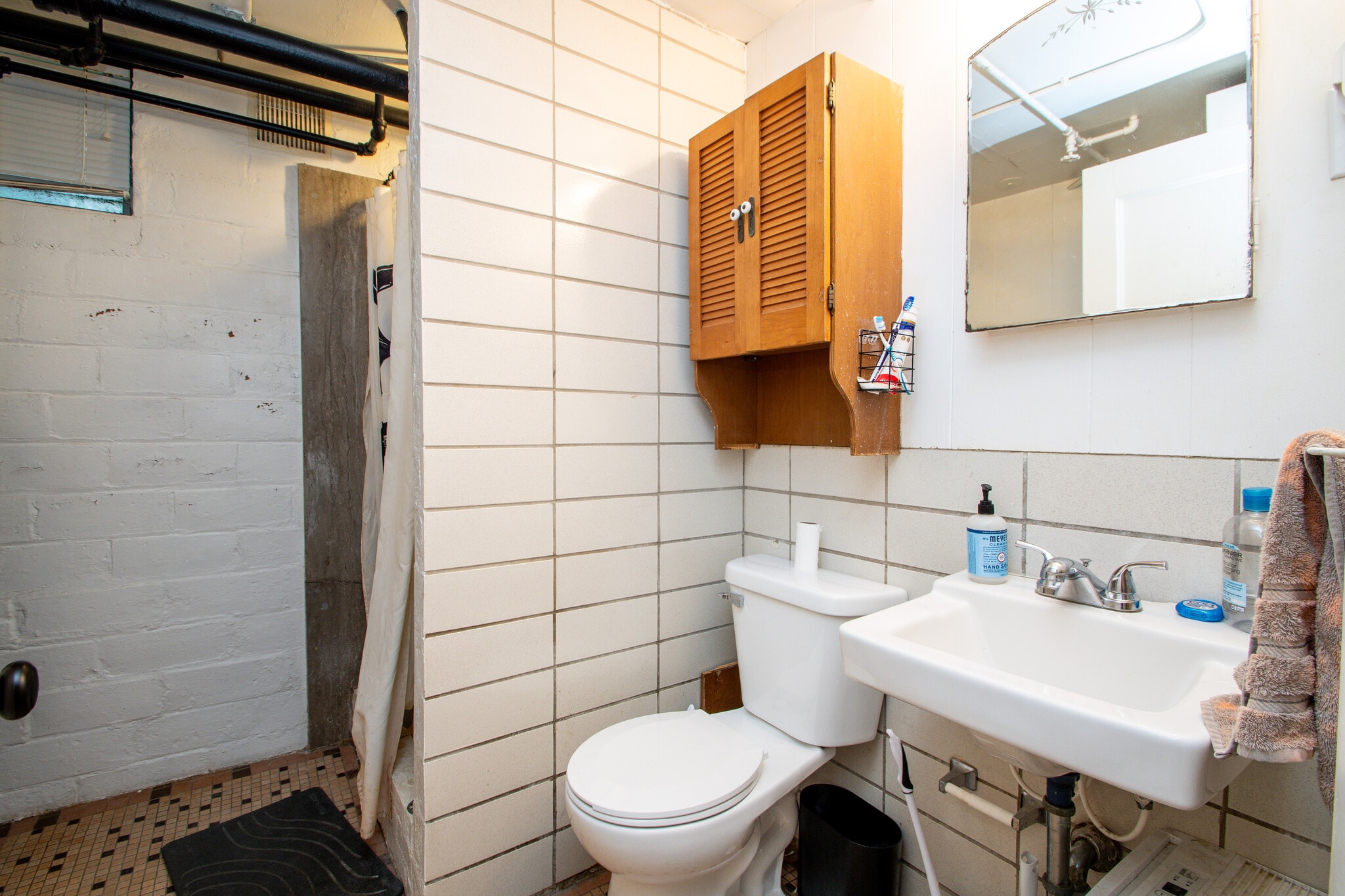 Building Photo - 1411 W Barker Ave