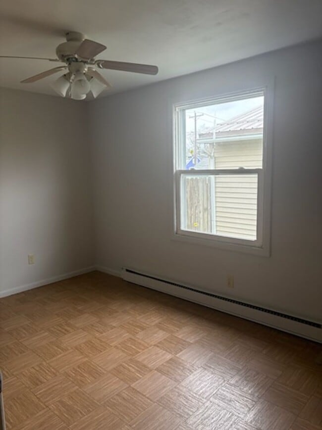 Building Photo - 1641 W 4th St