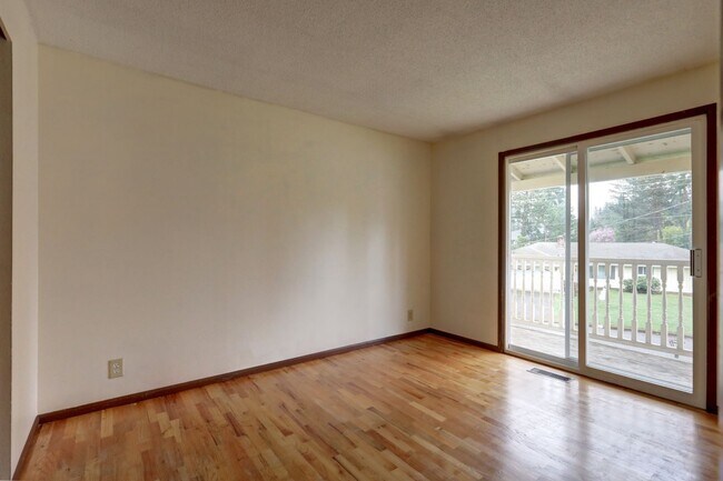 Building Photo - Bright spacious 4-bedroom 2.5 bath home in Bellevue