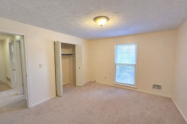 Building Photo - SPACIOUS 3 Bedroom, 2 bathroom home with basement and garage