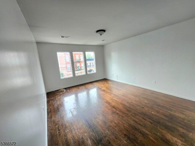 Building Photo - 617 N 7th St