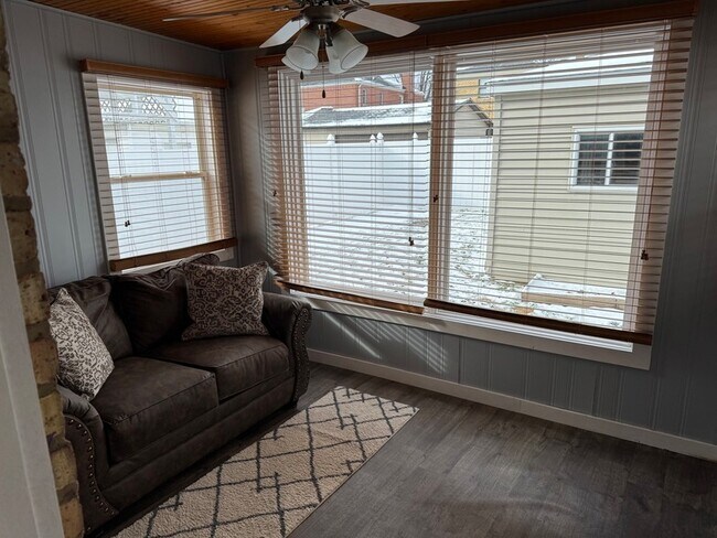 Building Photo - 2524 W 109th Pl