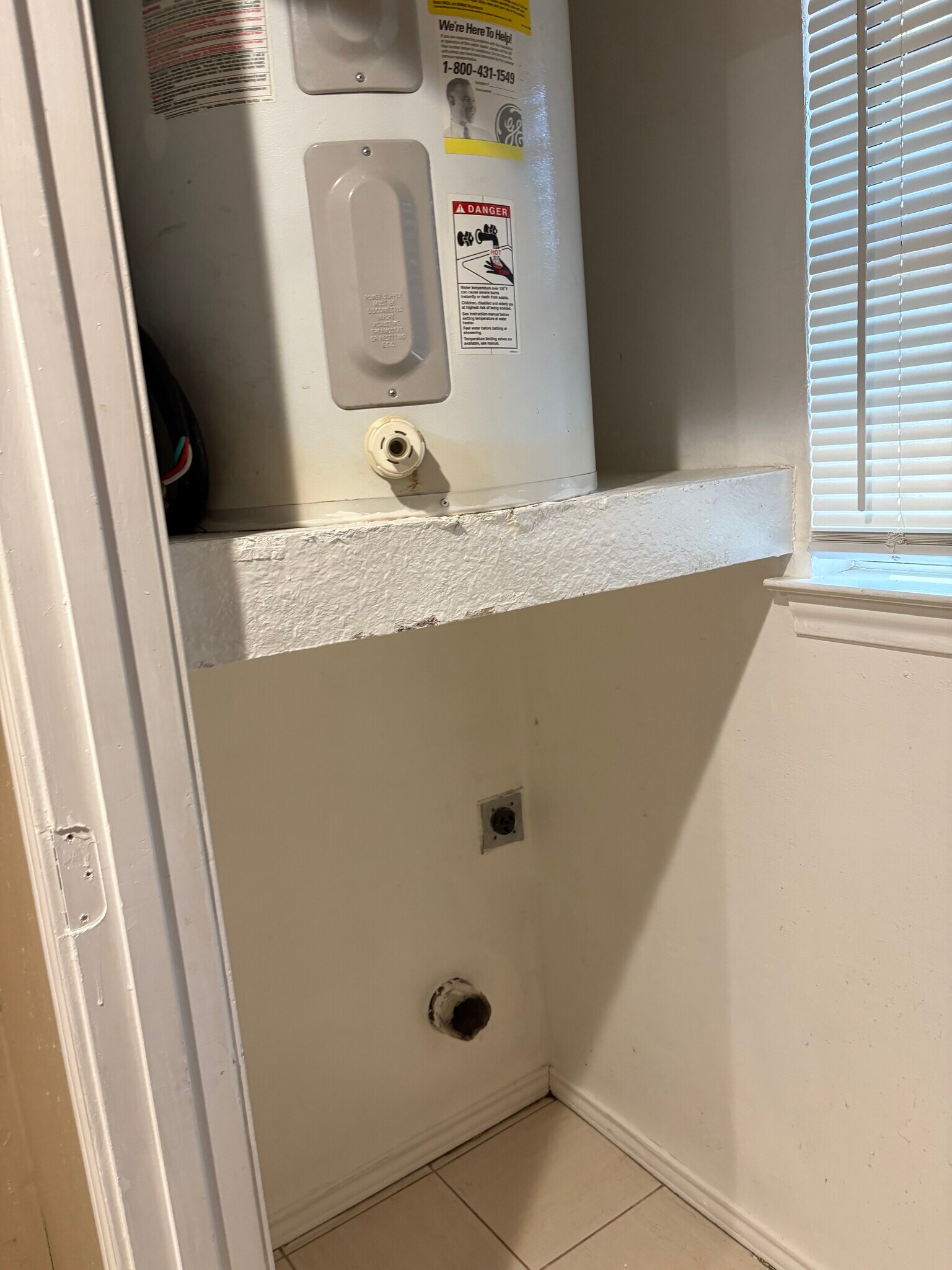 Washer Dryer Hookup - 716 Long Ct