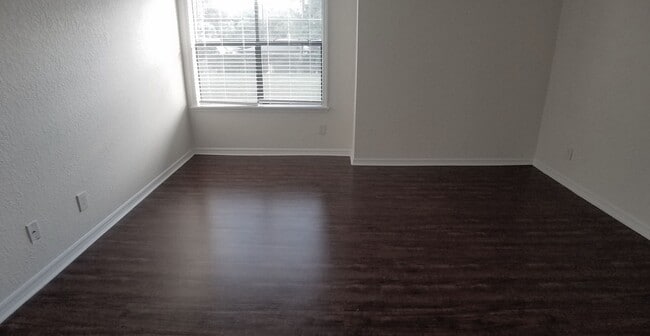 Building Photo - Beautiful Remodeled Winter Park 2/2 Condo for Rent in Front of Full Sail.