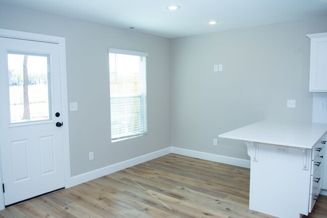 Building Photo - New 3 Bedroom / 2.5 Bathroom Townhome in Decatur!