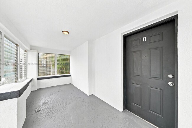 Building Photo - 128 NW 9th Ave
