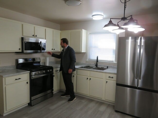 Building Photo - 2529 Pin Oak Ct