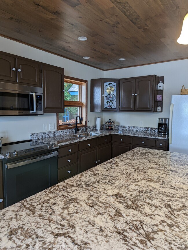 Building Photo - 574 Cardinal Red Rd