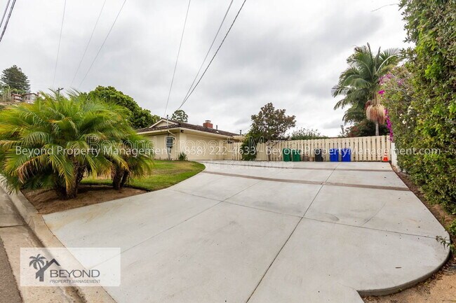 Building Photo - 6536 Avenida Manana