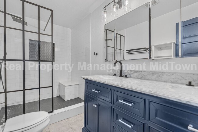 Building Photo - Live in the Heart of One of Dallas’ Most I...