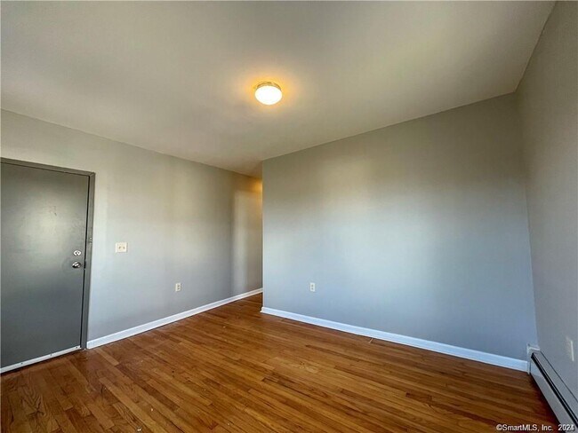 Building Photo - 135 Franklin Ave