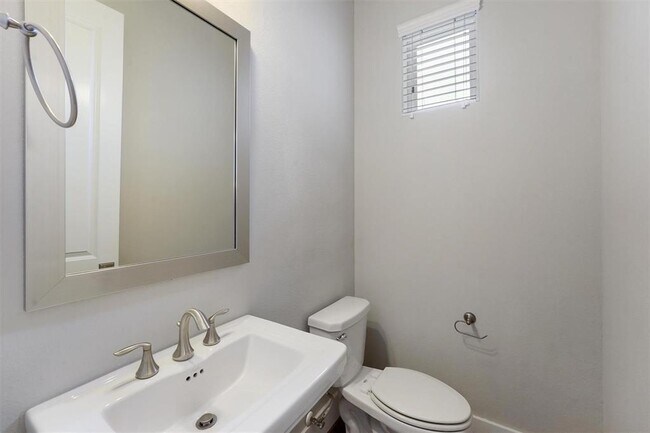 Building Photo - 5623 Kansas St