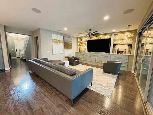 Building Photo - Beautiful home with large backyard in Mountain House