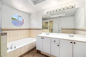 Building Photo - Northeast 34th Place, Aventura, FL 33180 -...