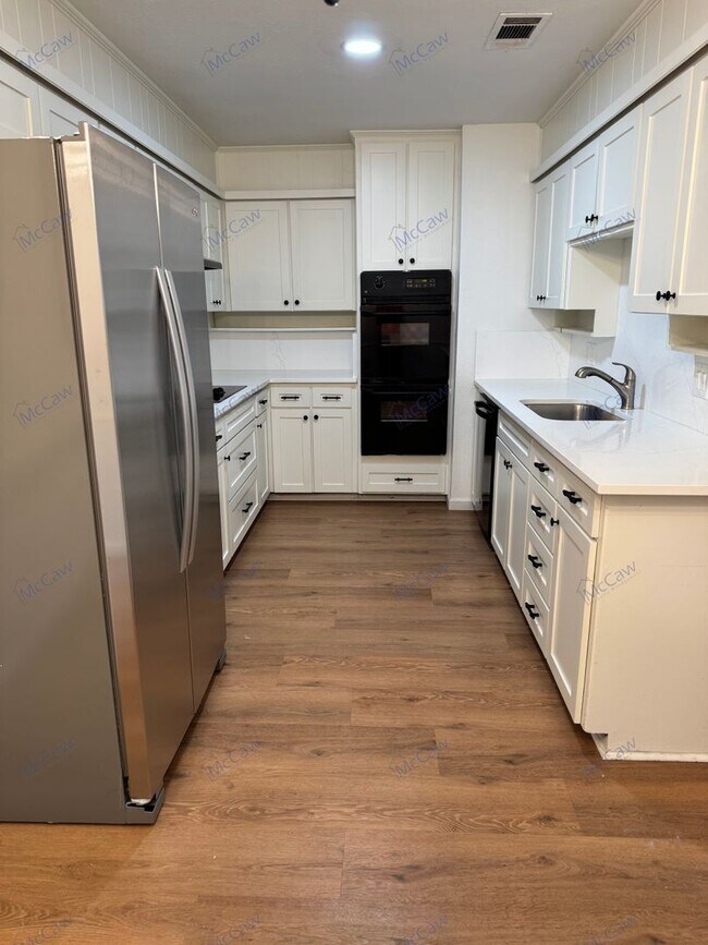 Building Photo - 2832 Townbluff Dr