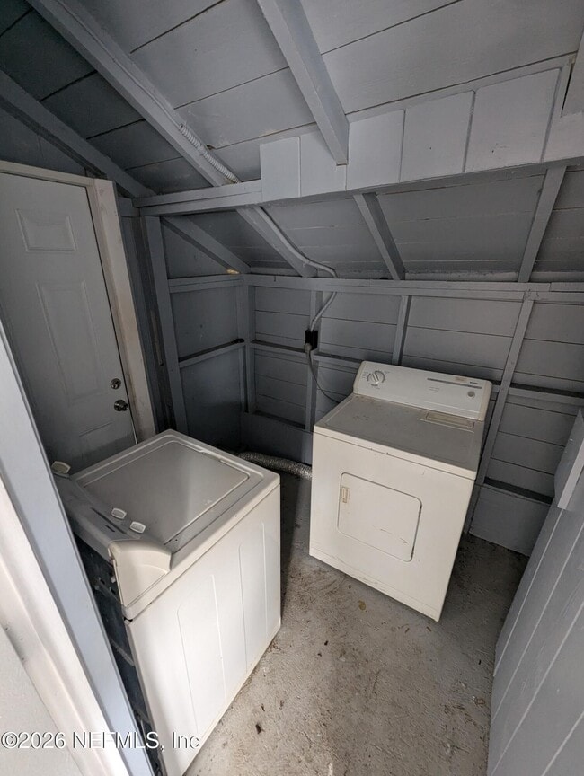 Building Photo - 3333 Myra St