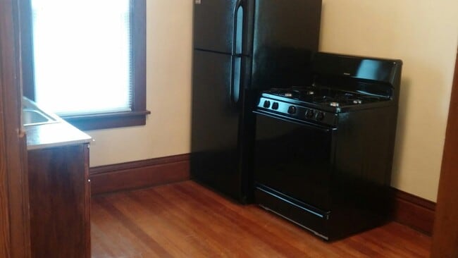 Building Photo - 1002 Burr